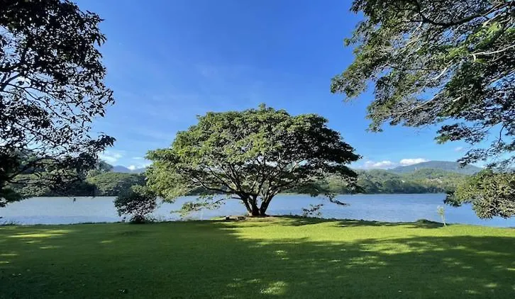 Mountbatten'S Officers Mess Kandy Hotel